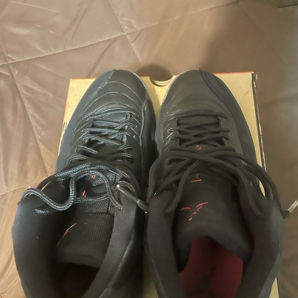 Air Jordan 12 black bright crimson size 10 worn twice 10/10 - Picture 4 of 9